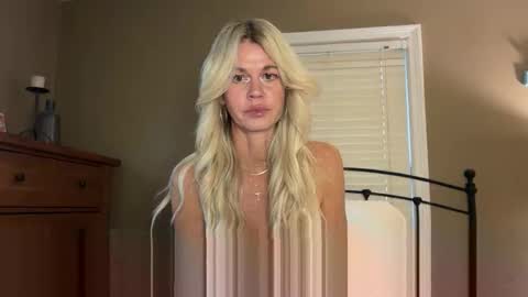 Snapshot of karabearr chatting on 09-16-25, 11:50 kara online show from 09-16-25, 11:50