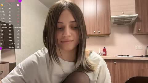 Snapshot of karensimilton chatting on 12-14-25, 04:23 May online show from 12-14-25, 04:23