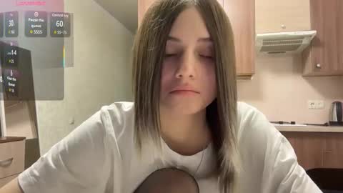 Snapshot of karensimilton chatting on 12-15-25, 05:17 May online show from 12-15-25, 05:17