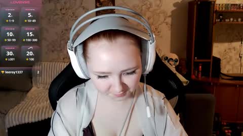 Snapshot of karicynthia chatting on 09-29-25, 04:34 Lisa Backler online show from 09-29-25, 04:34