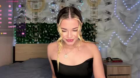 Snapshot of karina_vibe chatting on 05-05-26, 11:07 Karina online show from 05-05-26, 11:07