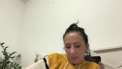 Snapshot of karinablair chatting on 12-22-25, 05:04 Karina online show from 12-22-25, 05:04