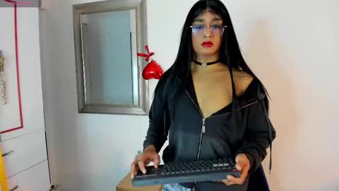 Snapshot of karla_dior chatting on 10-12-25, 05:34 DIOR online show from 10-12-25, 05:34