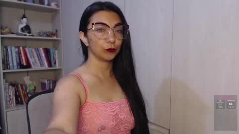 Snapshot of karla_hernandez chatting on 12-19-25, 10:00 Karla online show from 12-19-25, 10:00