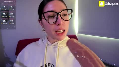 Snapshot of karla_honey_ chatting on 09-13-25, 08:30 Karla online show from 09-13-25, 08:30