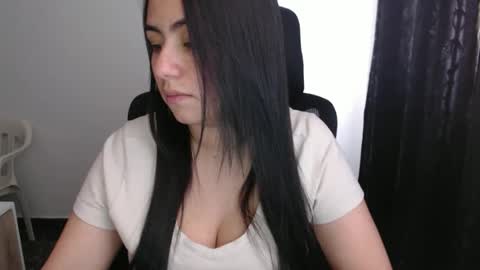 Snapshot of karlagiraldo140 chatting on 02-18-26, 07:10 Karla Giraldo online show from 02-18-26, 07:10