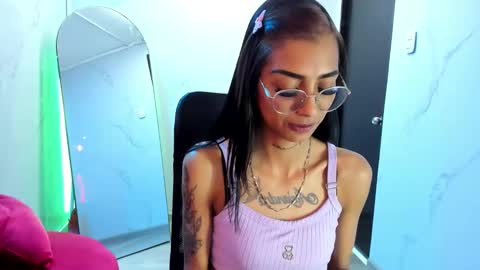 Snapshot of karlaslutskinny__ chatting on 10-17-25, 01:14 karlaslutskinny__ online show from 10-17-25, 01:14