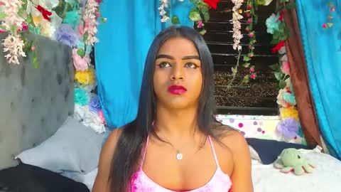 Snapshot of karly_coffe chatting on 10-31-25, 01:28 KARLY. online show from 10-31-25, 01:28