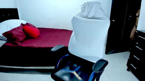 Snapshot of karly_shiine_ chatting on 04-28-26, 02:27 karly. online show from 04-28-26, 02:27