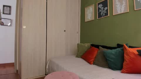 Karlye online show from 10-30-25, 04:19