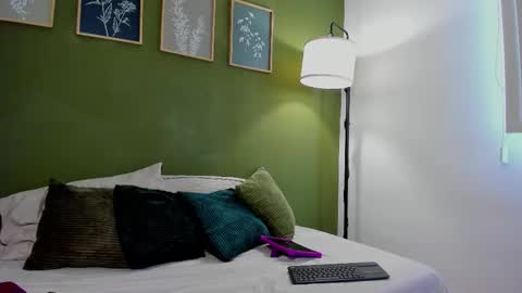 Snapshot of karlye_5 chatting on 02-16-26, 01:40 Karlye online show from 02-16-26, 01:40