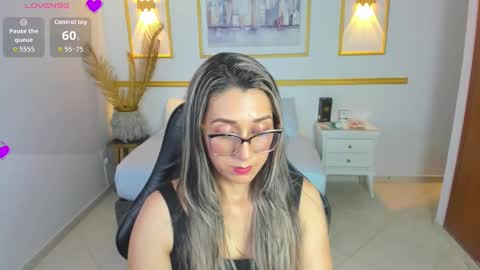 karlyy_ online show from 11-21-25, 07:23