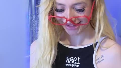 Julia online show from 03-20-26, 01:05