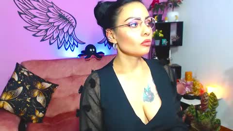 Snapshot of karol_kennedy chatting on 01-25-25, 06:12 Karol Kenedy online show from 01-25-25, 06:12