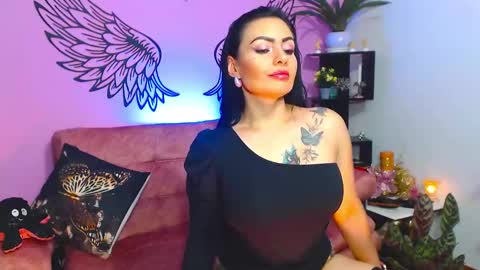 Snapshot of karol_kennedy chatting on 02-23-25, 05:34 Karol Kenedy online show from 02-23-25, 05:34