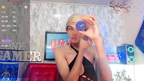 Snapshot of karol_vanessa__ chatting on 04-30-26, 11:49 karol Vanessa online show from 04-30-26, 11:49
