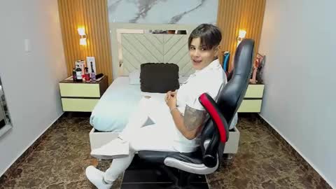 Karol and Luna online show from 10-30-25, 07:47