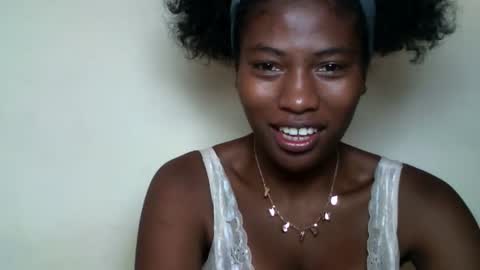 Snapshot of karoliee chatting on 04-20-26, 06:38 karoliee online show from 04-20-26, 06:38