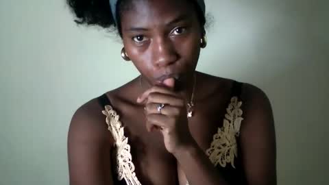 Snapshot of karoliee chatting on 04-21-26, 07:28 karoliee online show from 04-21-26, 07:28