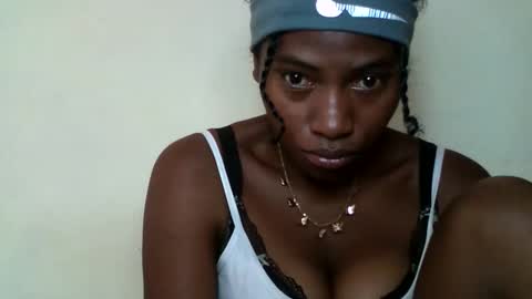 Snapshot of karoliee chatting on 04-24-26, 06:38 karoliee online show from 04-24-26, 06:38