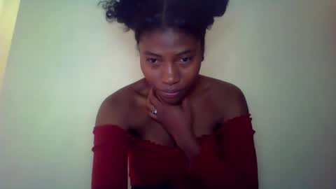 Snapshot of karoliee chatting on 04-26-26, 06:22 karoliee online show from 04-26-26, 06:22