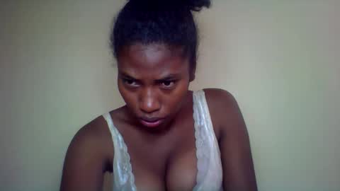 Snapshot of karoliee chatting on 05-02-26, 07:35 karoliee online show from 05-02-26, 07:35