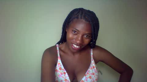 Snapshot of karoliee chatting on 05-03-26, 05:52 karoliee online show from 05-03-26, 05:52