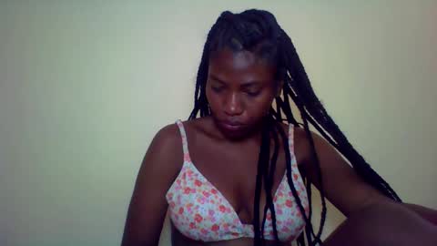Snapshot of karoliee chatting on 05-04-26, 06:42 karoliee online show from 05-04-26, 06:42
