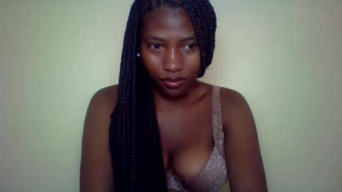 Snapshot of karoliee chatting on 05-05-26, 11:40 karoliee online show from 05-05-26, 11:40