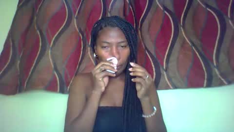Snapshot of karoliee chatting on 05-10-26, 05:56 karoliee online show from 05-10-26, 05:56
