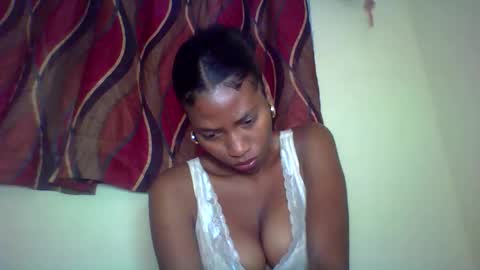 Snapshot of karoliee chatting on 05-25-26, 10:10 karoliee online show from 05-25-26, 10:10
