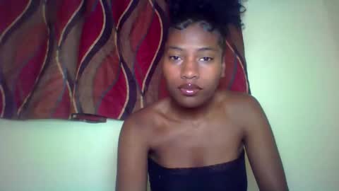 Snapshot of karoliee chatting on 05-26-26, 10:33 karoliee online show from 05-26-26, 10:33
