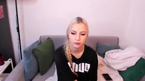 Snapshot of karolina_brand chatting on 07-11-26, 02:25 karolina_brand online show from 07-11-26, 02:25