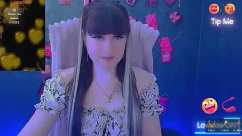 Snapshot of karolina_mia chatting on 05-10-26, 05:45 Caroline online show from 05-10-26, 05:45