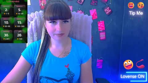 Snapshot of karolina_mia chatting on 06-18-26, 05:41 Caroline online show from 06-18-26, 05:41