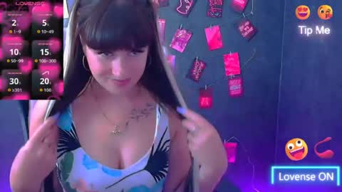 Snapshot of karolina_mia chatting on 06-20-26, 06:05 Caroline online show from 06-20-26, 06:05