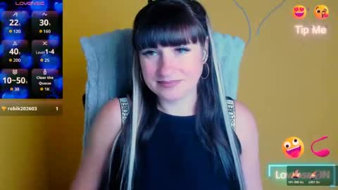 Snapshot of karolina_mia chatting on 06-21-26, 05:21 Caroline online show from 06-21-26, 05:21