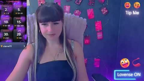 Snapshot of karolina_mia chatting on 06-23-26, 05:49 Caroline online show from 06-23-26, 05:49