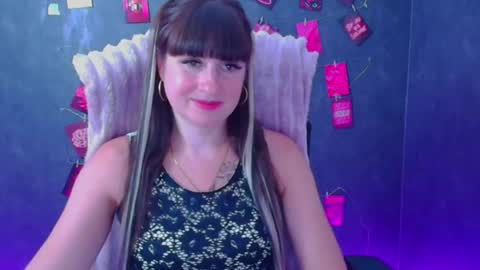 Snapshot of karolina_mia chatting on 06-25-26, 06:07 Caroline online show from 06-25-26, 06:07