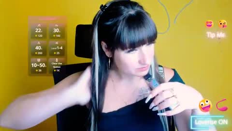 Snapshot of karolina_mia chatting on 07-19-26, 05:55 Caroline online show from 07-19-26, 05:55