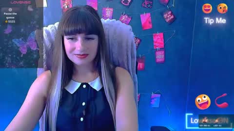 Snapshot of karolina_mia chatting on 07-30-26, 06:01 Caroline online show from 07-30-26, 06:01