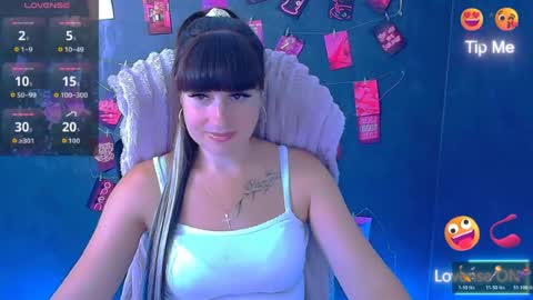 Snapshot of karolina_mia chatting on 08-04-26, 05:54 Caroline online show from 08-04-26, 05:54