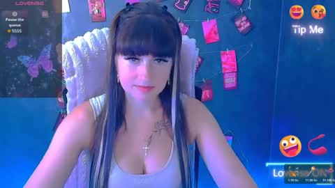 Snapshot of karolina_mia chatting on 08-05-26, 05:54 Caroline online show from 08-05-26, 05:54