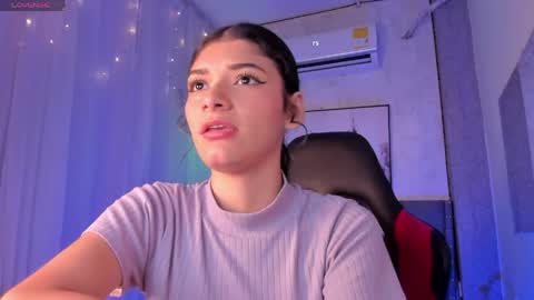 Snapshot of karolina_vince chatting on 04-15-26, 06:59 Karo online show from 04-15-26, 06:59