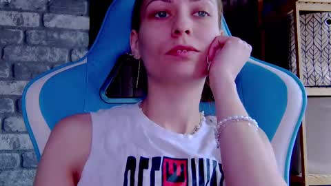 karoline121 online show from 03-01-25, 08:23