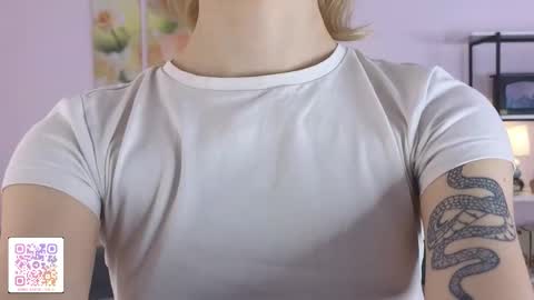 Snapshot of karoline__whitee chatting on 03-11-26, 10:05 Karoline online show from 03-11-26, 10:05