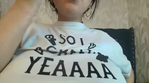Snapshot of karolineburnx chatting on 05-23-26, 09:52 Isa online show from 05-23-26, 09:52
