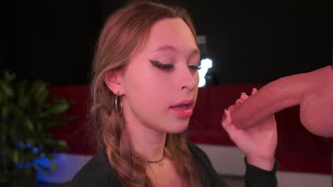 Caroline online show from 04-02-26, 12:30