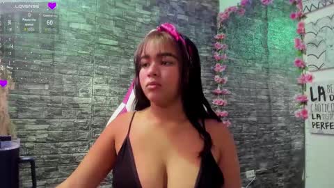 Snapshot of karoll__sex chatting on 10-18-25, 12:28 KAROLL online show from 10-18-25, 12:28