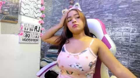 Snapshot of karoll__sex chatting on 12-19-25, 01:07 KAROLL online show from 12-19-25, 01:07